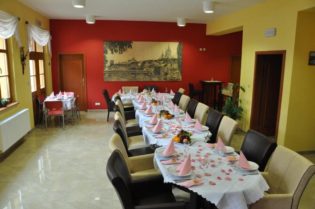 Hotel U Radnice Louny Exterior photo